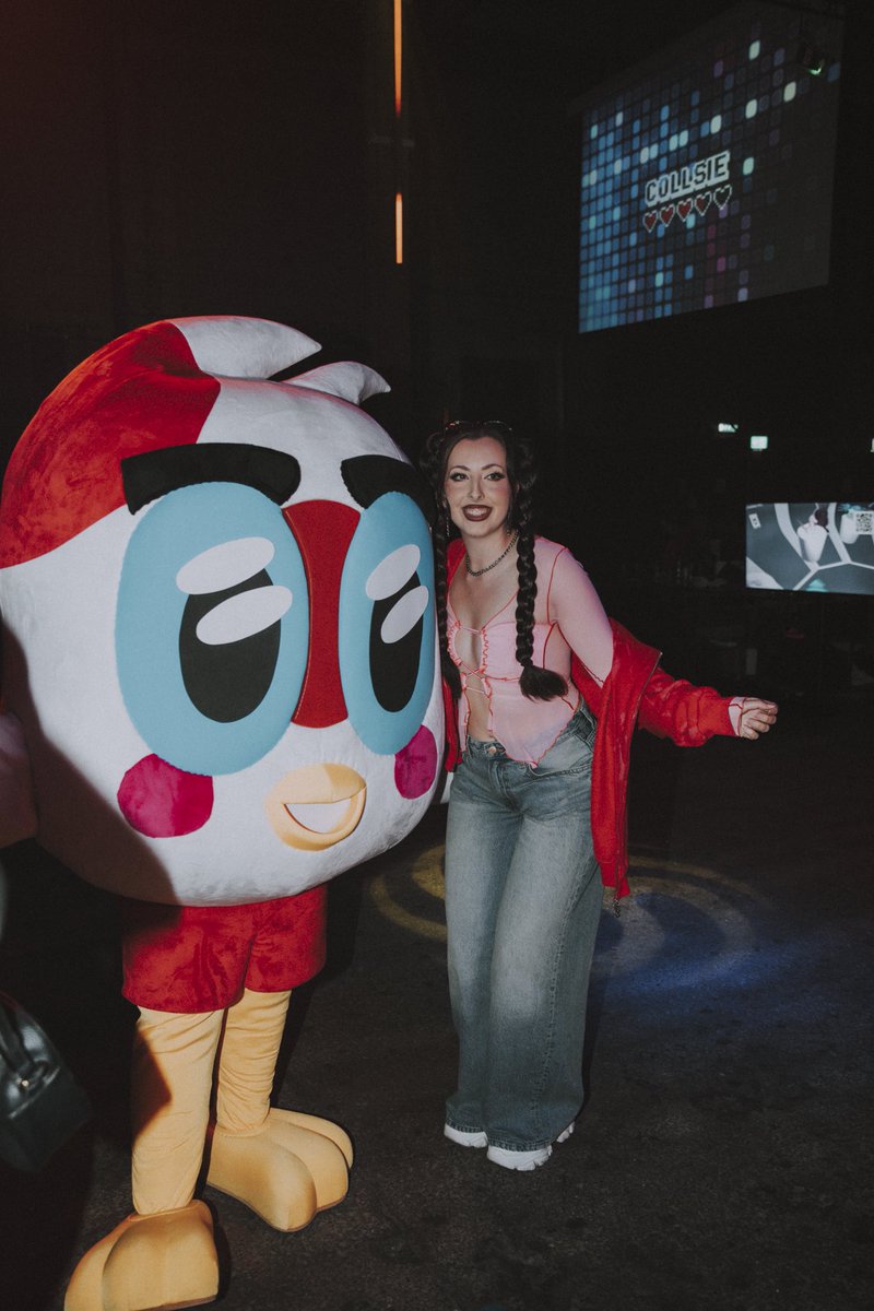 HeyItsAme_x's tweet image. my @Format_Group vlog and review is now up ❤️

come and check it out, hear my honest thoughts and see if you can spot yourself 👀⬇️

#format #formatgg #formatgamingcon