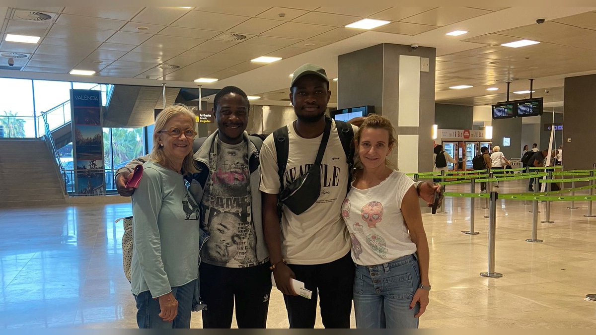 SurgForAll's tweet photo. ✈️ El 14/10 despedimos a Bernard y Ezechiel en Manises. Ayer llegaron a Camerún con una misión clara: salvar vidas con lo aprendido en Valencia. Conoce su historia 👉 https://t.co/XcrsdRVMmZ #SaludGlobal #Compromiso https://t.co/GEgbAWm0qr