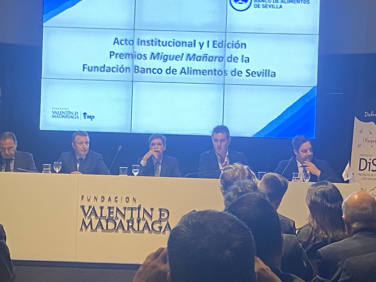 Manuelfernaj7's tweet photo. Apertura acto Institucional y entrega de Premios Miguel de Mañana 2024 de Fundación Banco de Alimentos ⁦@BancoAlimentos⁩ ⁦@asocpazybien⁩ #conlaspersonas https://t.co/3avRQNKnwB