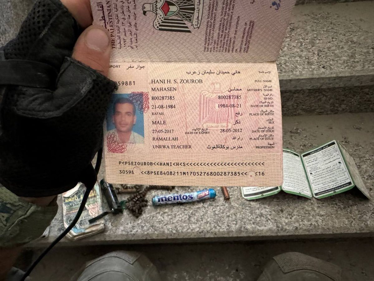 MOSSADil's tweet photo. Some of The items Sinwar carried: 

Mentos, money, a weapon and an UNWRA Teacher ID https://t.co/oYmpZ2ddzo