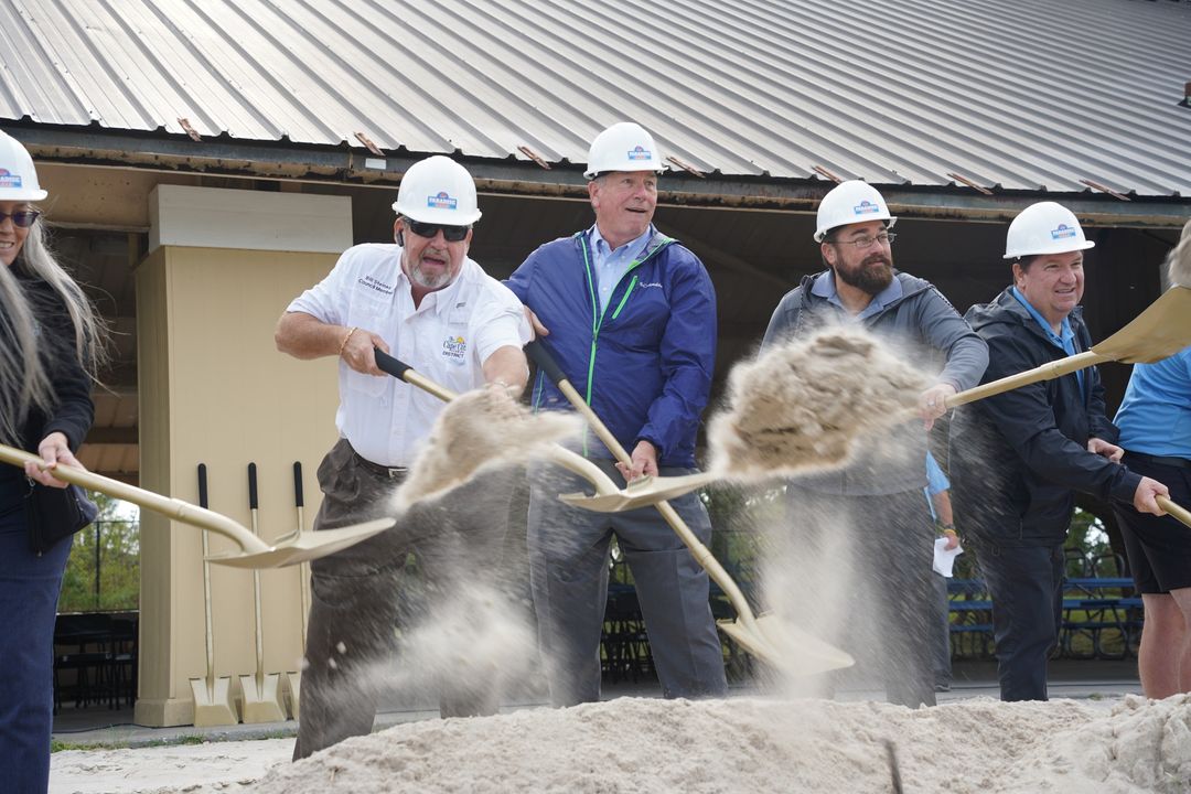 CapeCoral's tweet photo. 🌊🚧 Exciting news! Today, Council Members and City staff broke ground on SunSplash’s new 12,000 sq. ft. wave pool! With 160,000 gallons of water, adjustable waves up to 5 feet, more luxury cabanas, and a giant video screen, it’s going to be epic! 💦 #CapeCoral #SunSplash https://t.co/gQMo025KzX