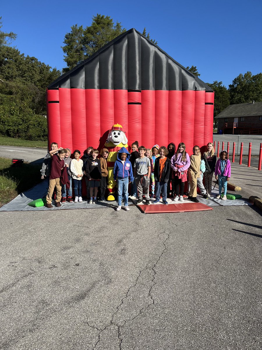 WBESbears's tweet photo. A huge S/O to @OakRidgeFD for the amazing Fire Prevention Activity Day at WB!  All students learned about fire prevention/safety and had so much fun!! 
#TheStandardistheStandard👑🐻#Equity #ChaseIT
@FriendsofORS @ORSchools @cityofoakridge @OakRidgePolice
🔥🧯🚒🧑‍🚒👩🏾‍🚒👨🏽‍🚒 https://t.co/x8vpmKqaEG