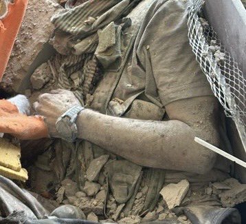 كيف منحت إسرائيل عدوها الأول يحيى السنوار الاستشهاد بصورة مشرفة أزعجت المجتمع الإسرائيلي؟ لماذا لم تزيل الجعبة العسكرية وهو أبسط الأمور؟

في الحقيقة، من متابعتي للحدث منذ أولى اللحظات على الإعلام العبري، ما حدث لم يكن ما أراده الجيش أو السياسيون، ولكن بقدرة الله تأتي الرياح بما