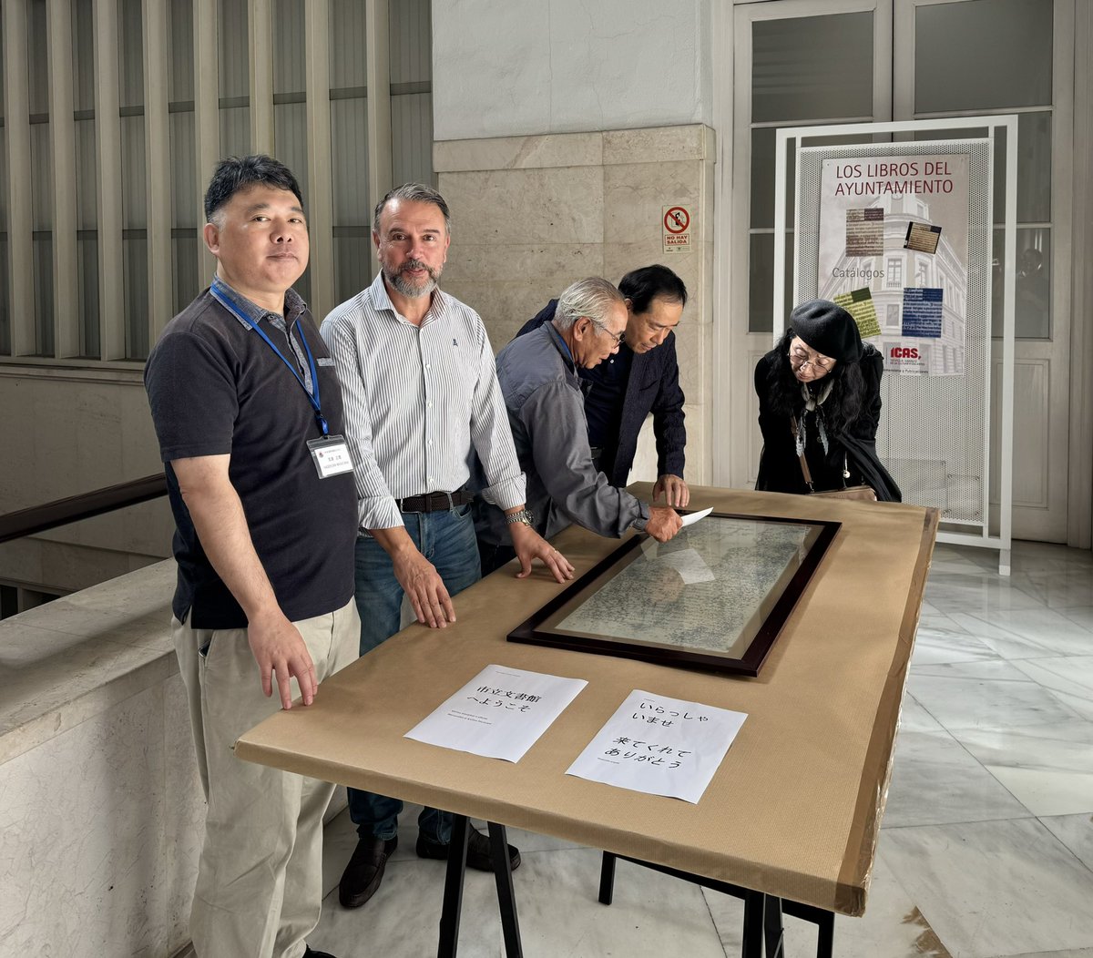 racidrod's tweet photo. Hoy recibimos en el Archivo Municipal de Sevilla al descendiente de Hasekura Tsunenaga (14ª generación), quien vino a ver la carta que su antepasado entregó al cabildo de Sevilla en 1614 🇯🇵🤝🇪🇸 #Hasekura  #HistoriaViva #ArchivoMunicipaldeSevilla https://t.co/pkBwTs00l7
