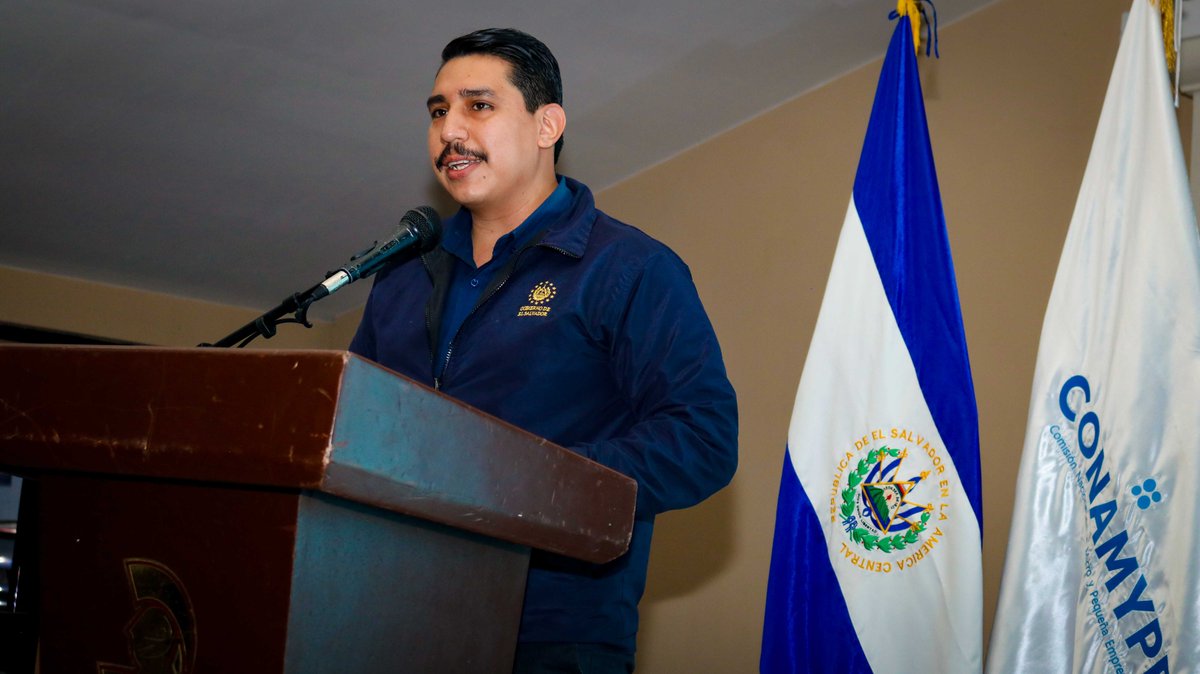 CONAMYPESV's tweet photo. "Para nosotros, como Gobierno del Presidente @nayibbukele, este diplomado cobra gran importancia y tiene una vitalidad estratégica para los intereses, fines y objetivos que tenemos como país", expresó @eduardogodoy89 de @GobernacionSV https://t.co/HUTZ87trS6