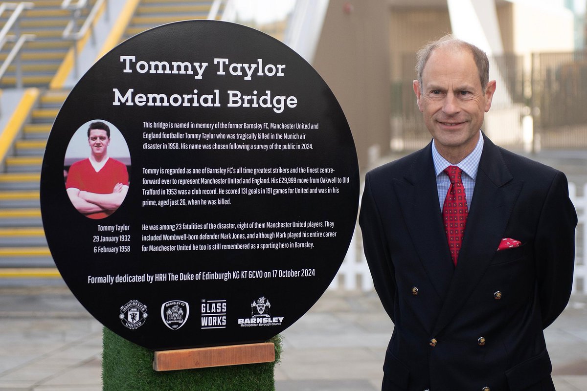 AlexStepney1's tweet image. Thanks to all involved today, the Utd family and our hosts at Barnsley. Like to think the great Tommy Taylor would approve🇾🇪
