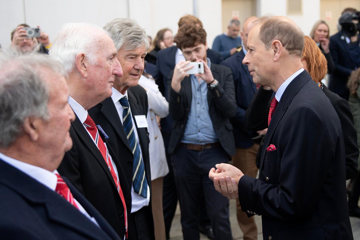 AlexStepney1's tweet image. Thanks to all involved today, the Utd family and our hosts at Barnsley. Like to think the great Tommy Taylor would approve🇾🇪