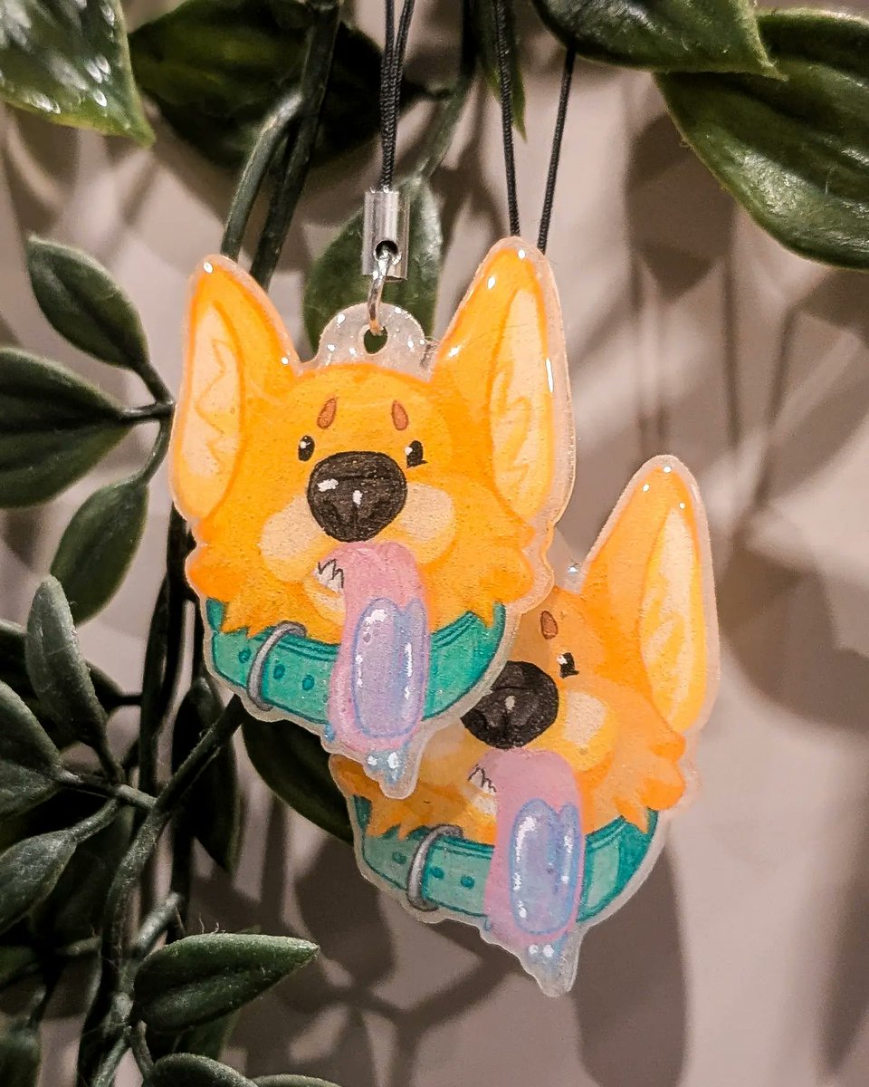 My first handmade keychains are ready! It's very exciting to craft something new every time. 
*
*
*
*
*
#handmade #keychains #selfmade #artistofinstagram #artist #artwork #cuteart #mangaka #mangaartist #shrinkplastic #schrumpffolienanhänger #resin