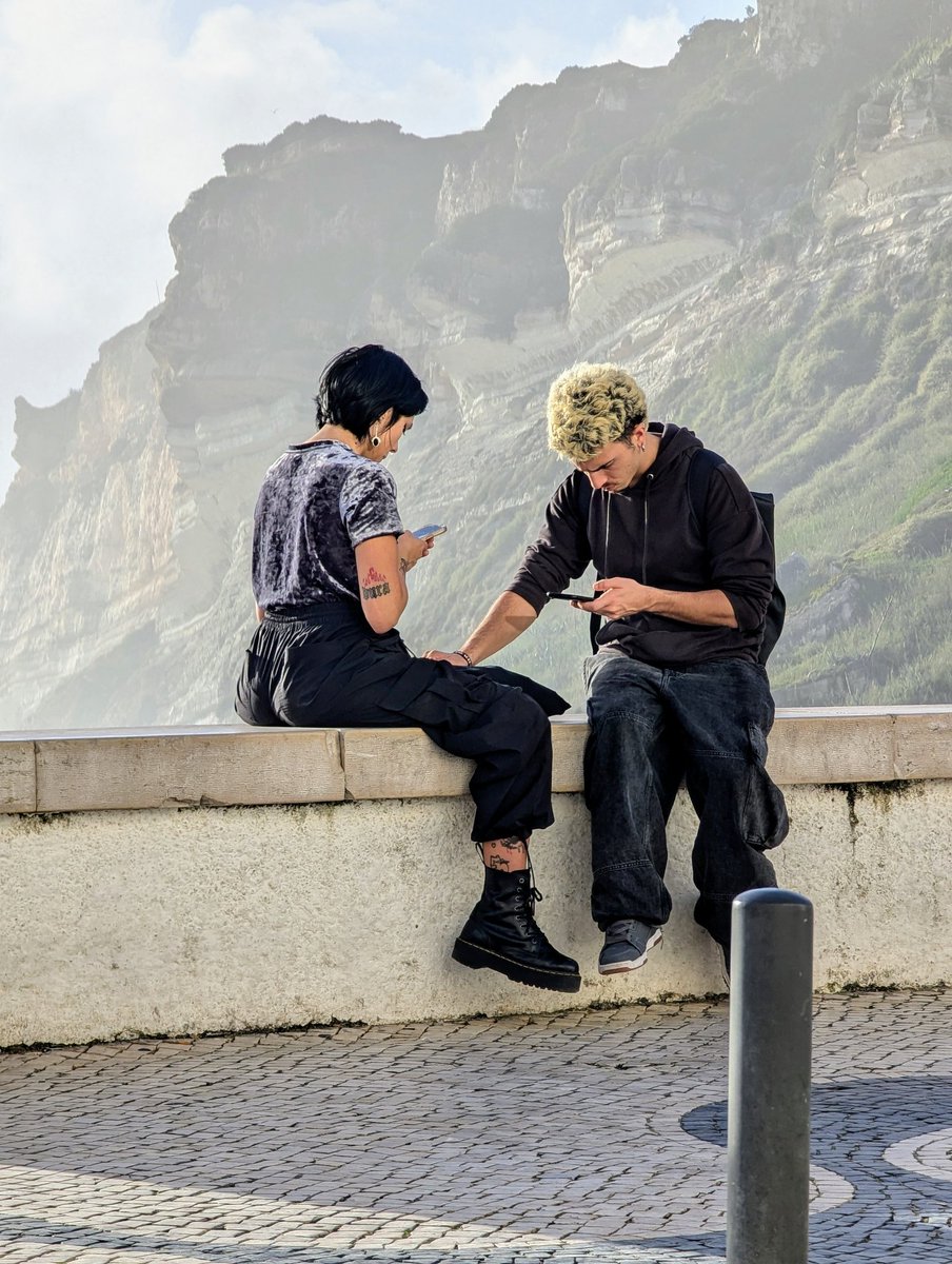 Hunimonsta's tweet photo. #streetphotography #nazare does he/she fancy me 🤞 https://t.co/ddupjtj5sF