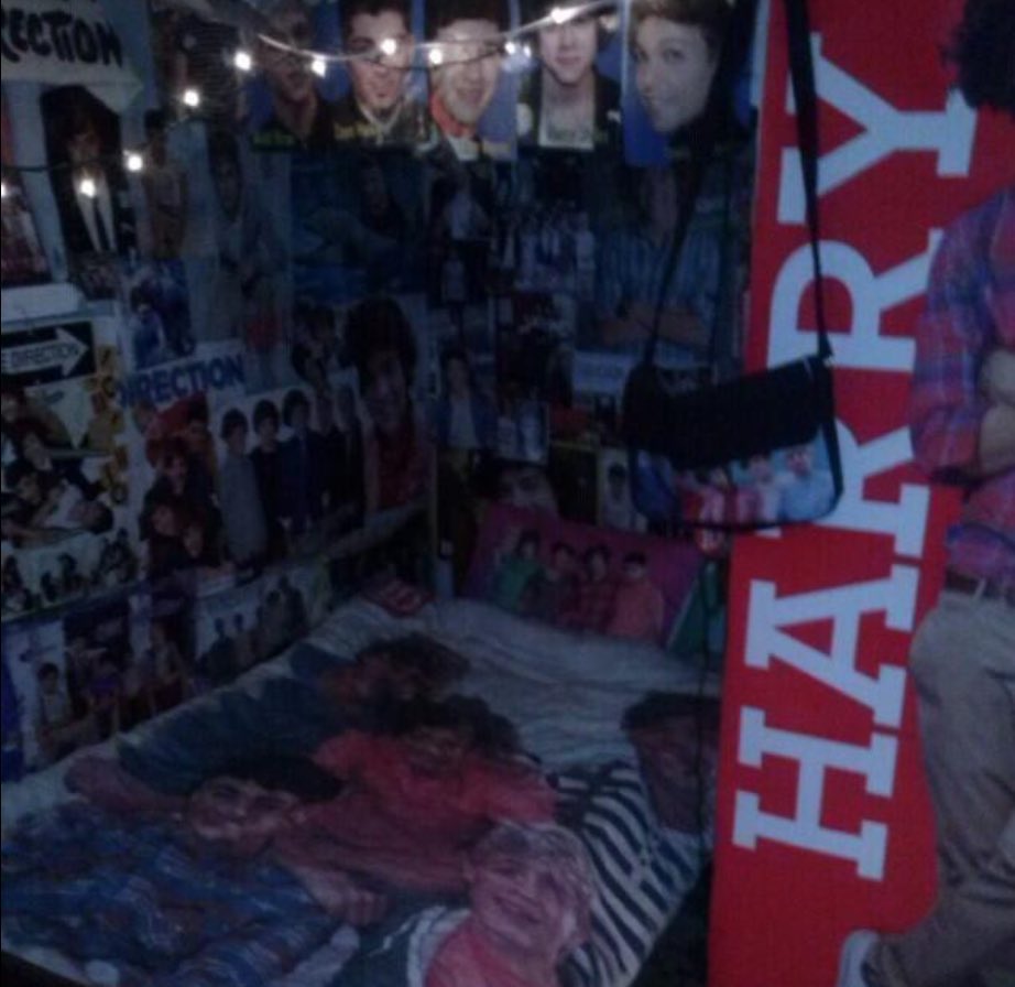 Sheaaoliviaa's tweet photo. Haven’t been active on this account in a few years but this account is where my 1D phase grew so it felt right coming back here to share some 1D memories I had growing up https://t.co/SJdXBimB3F