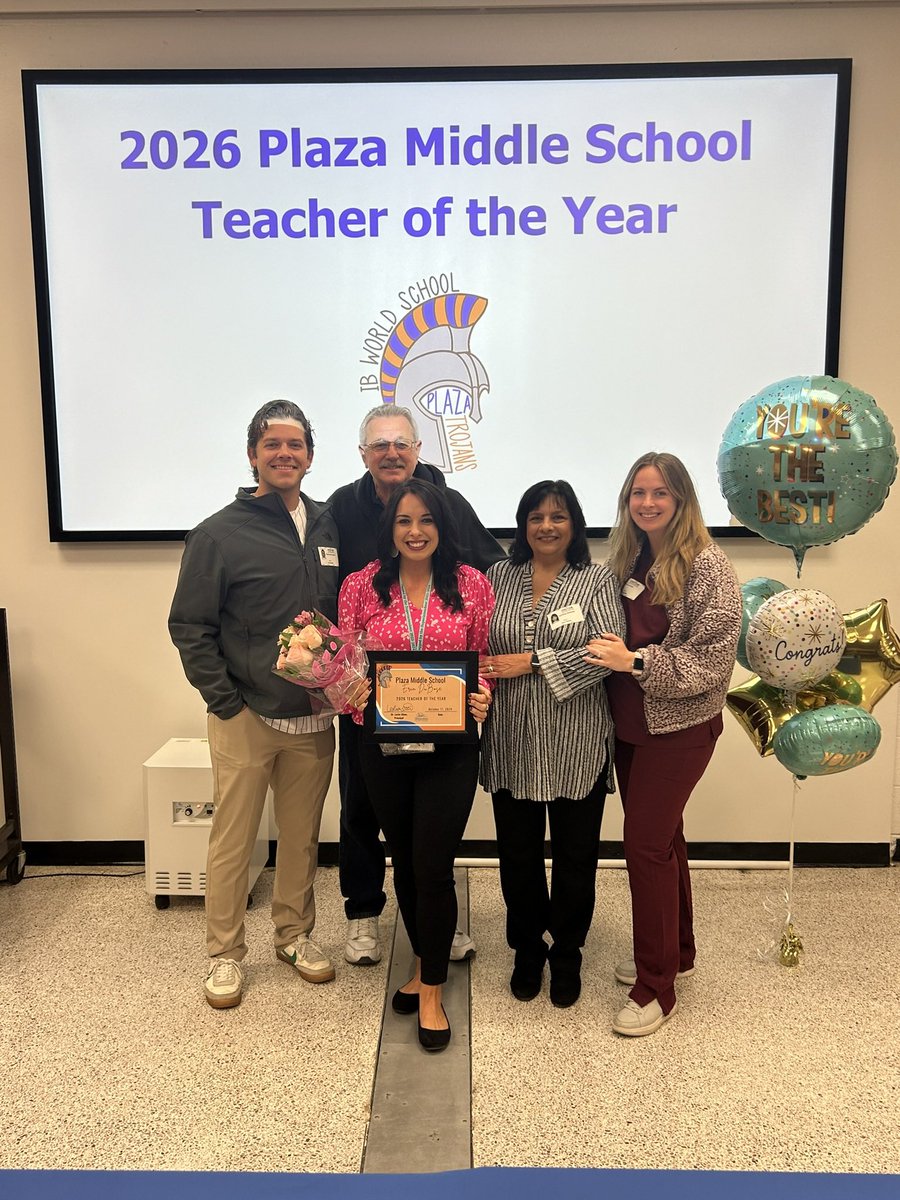 Plaza Middle tweet media