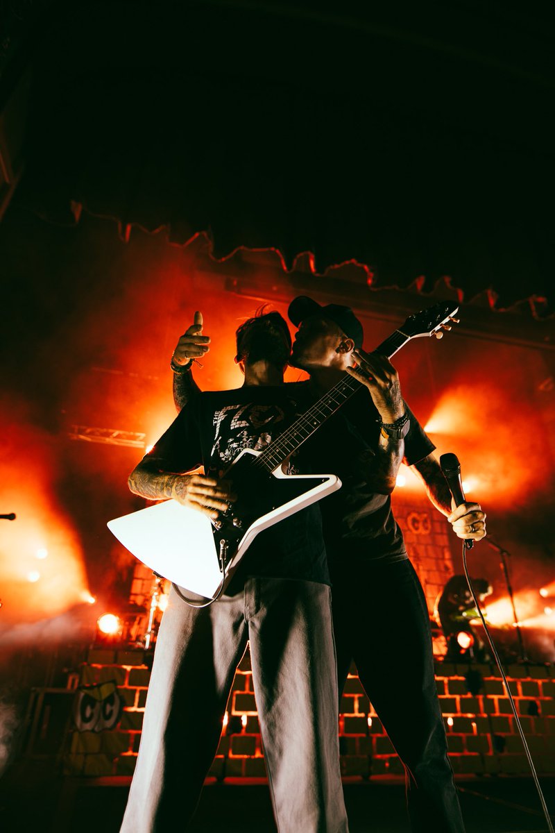 Wow! Tour is fun! Thank you Oklahoma City, Wichita and Albuquerque. We’re in Salt Lake City tonight. Vegas and When We Were Young this weekend 🐌

📸: @wondergirlphoto