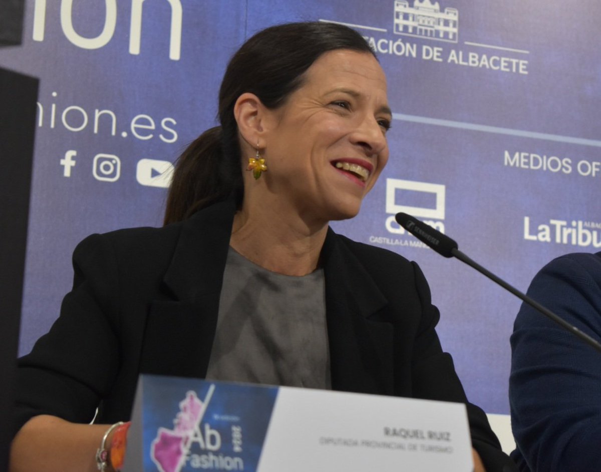 dipualba's tweet photo. 🆕️ @abfashionday ya tiene fechas‼️
Celebra su IX edición el 9 de noviembre y su III #ZonaModa el 25 de octubre 👗😋.
Nuestra diputada de #Turismo, Raquel Ruiz, ha reafirmado el compromiso de la #Dipualba con el gran evento de la moda de #CLM 🔝.
🌐https://t.co/nnOsnX0pFp https://t.co/Qp9odfSgZr