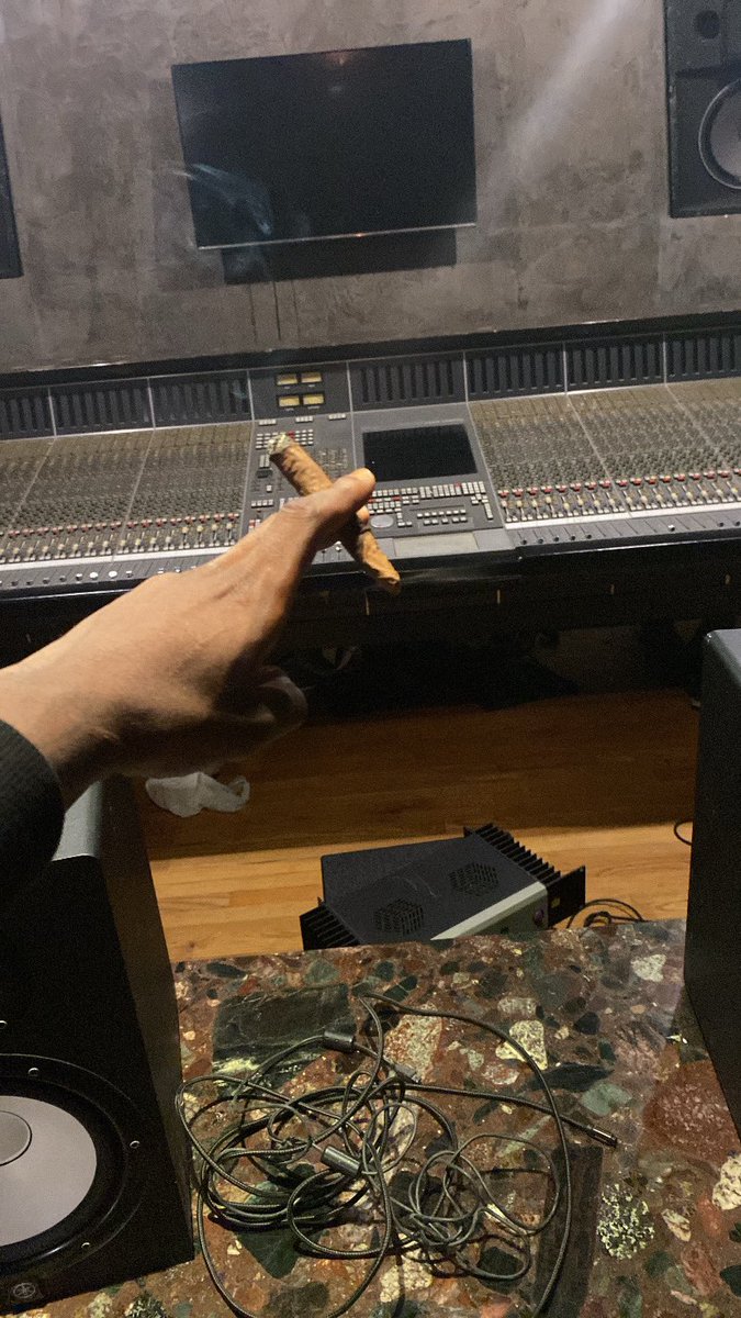 Leek_YungOG's tweet photo. It might not come when you want but it’s gone come when you need it #ThisShitOtw #LLBrazy https://t.co/SY7TkL5ERm