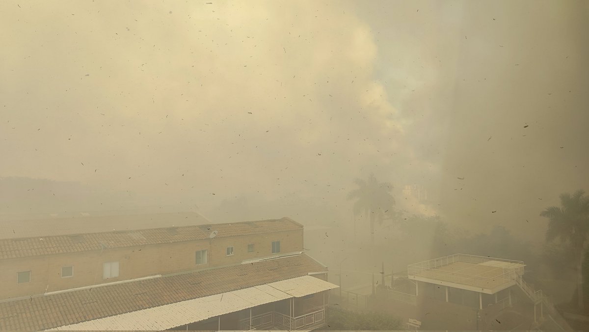 Tremendo incendio fuera de Control en El Caney y Las Vegas de Comfandi. <a href="/Caracol_Cali/">Caracol Radio Cali</a> <a href="/alejoeder/">Alejandro Eder</a>  <a href="/DagmaOficial/">DAGMA</a> <a href="/CvcAmbiental/">CVC</a> <a href="/CWMasNoticias/">CW+ Noticias</a>