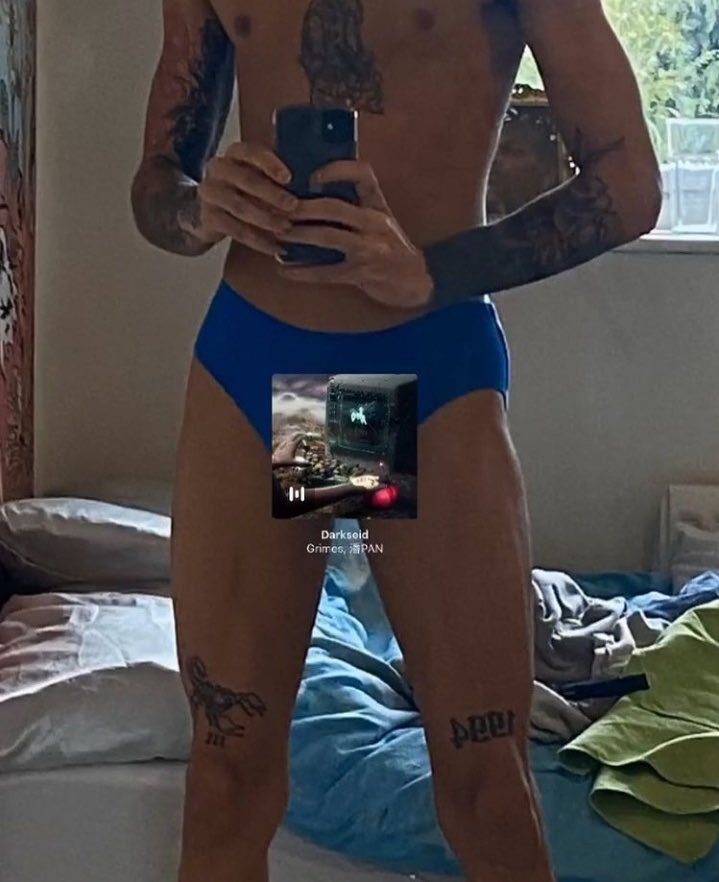 //Nudité

Pour elle j’avais les mots, j’l’ai rendu accro.