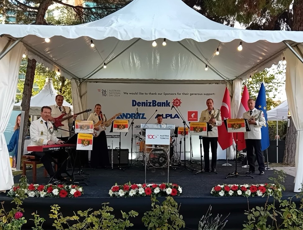 didipranter's tweet photo. 🇹🇷🇦🇹 Auftritt der Militärmusik Kärnten Combo in der österreichischen Botschaft in Ankara 🎶 Anlässlich der  100 jährigen Verbindung zwischen Österreich und der Türkei 🇹🇷🇦🇹 #ankara #türkei #österreich #musik #musikverbindet #militärmusik #militärmusikkärn… https://t.co/vJ8GIOsPIs https://t.co/J0u2m2O3UB