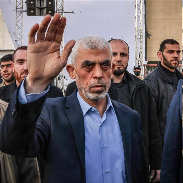 UpsssOhJe's tweet photo. In Israel ist man sich jetzt sicher:
Hamas-Führer Yahya Sinwar wurde mit 72 Jungfrauen verheiratet.
Die Jungfrauen sind da anderer Meinung, da sein Antlitz etwas gelitten hat.
(Das Foto erspare ich Euch.) https://t.co/QhaC5Sk1bA