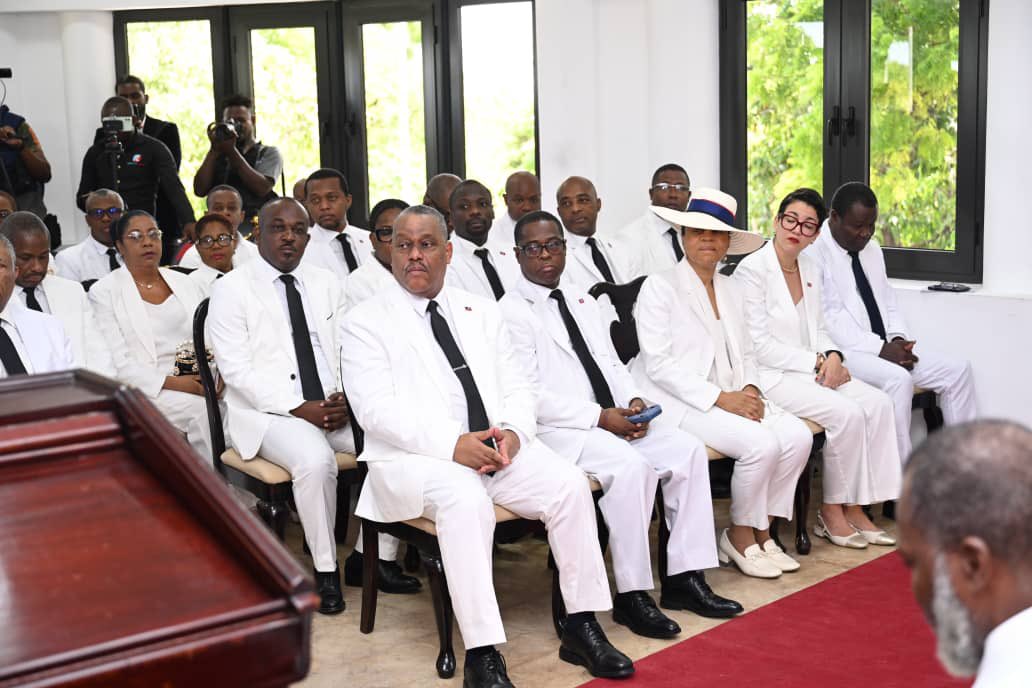 La ministre des Affaires étrangères, Son Excellence Dominique Dupuy, a commémoré, ce jeudi 17 octobre 2024 à la Villa d’Accueil, le 218e anniversaire de l’assassinat de l’empereur Jean Jacques Dessalines aux côtés des membres du Conseil Présidentiel de Transition, du Premier