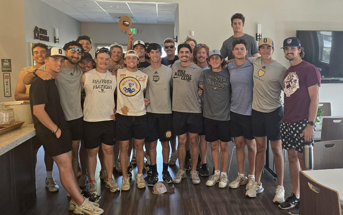 Regis University Baseball tweet media