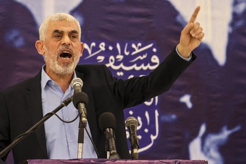 #يحيي_السنوار
قال تعالى:
مِّنَ الْمُؤْمِنِينَ رِجَالٌ صَدَقُوا مَا عَاهَدُوا اللَّهَ عَلَيْهِ ۖ فَمِنْهُم مَّن قَضَىٰ نَحْبَهُ وَمِنْهُم مَّن يَنتَظِرُ ۖ وَمَا بَدَّلُوا تَبْدِيلًا
#يحيى_السنوار 
#عبدالملك_الحوثي 
#الضاحية_الجنوبية