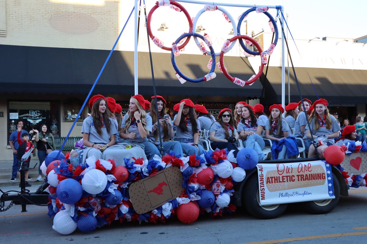 GrapevineAT's tweet image. Our very first HOCO parade float! Oui are Athletic Training 🩹