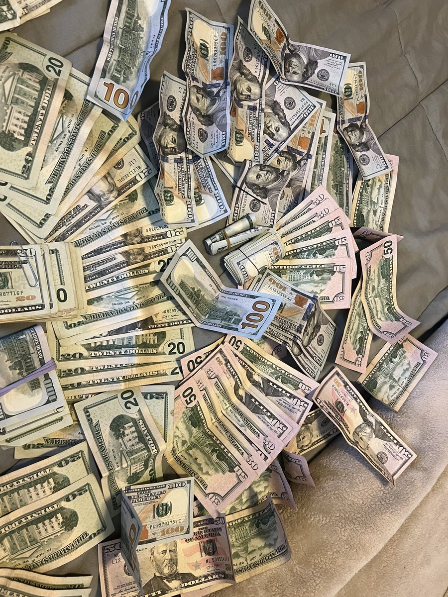 MakingOfCSJ's tweet image. Update: been minding my business &amp;amp; still being about my bag 💰