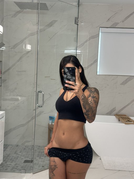 Watch Gina_valentinaxxx's leaked NSFW photo on TwXstars