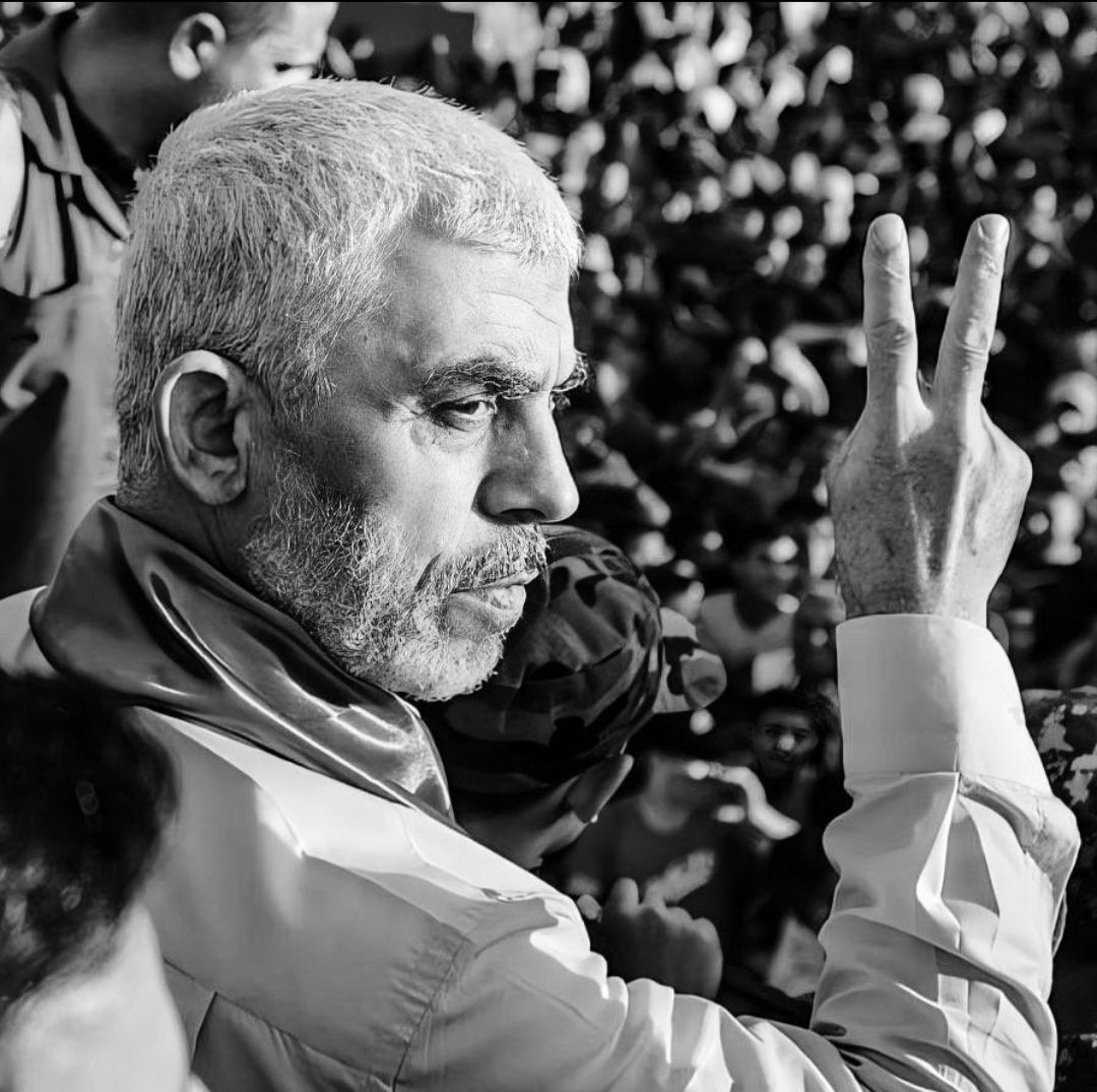 أَبو اِبراهيْم لَن يَخذِله الله ابداً..
فإن كان شَهيّد فَقَد أصّطَفاه الله وَ أحب لِقائُه
وإنّ كانت مَشيئة الله ان يبّقى حيّ يرزق بَينَنّا فَنسأل الله ان يَقرّ أعينِنّا بِرؤيته فَيّا مَرحباً بِإرادِة الله وَ قَدَرُه.
#يحيى_السنوار