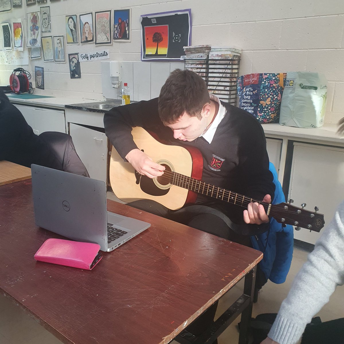 artroom14@skcc (@artroom14skcc) on Twitter photo Having my long awaited School or Rock Jack Black moment ! Fabulous bunch of enthusiastic future guitarists from our TY crew, they are loving getting to grips with the basics, we were blessed with many Fabulous donated guitars from many local people <a href="/stkevinscc1/">StKevinsCC</a>
<a href="/DDLETBColleges/">DDLETBCommunityColleges</a> Having my long awaited School or Rock Jack Black moment ! Fabulous bunch of enthusiastic future guitarists from our TY crew, they are loving getting to grips with the basics, we were blessed with many Fabulous donated guitars from many local people <a href="/stkevinscc1/">StKevinsCC</a>
<a href="/DDLETBColleges/">DDLETBCommunityColleges</a>