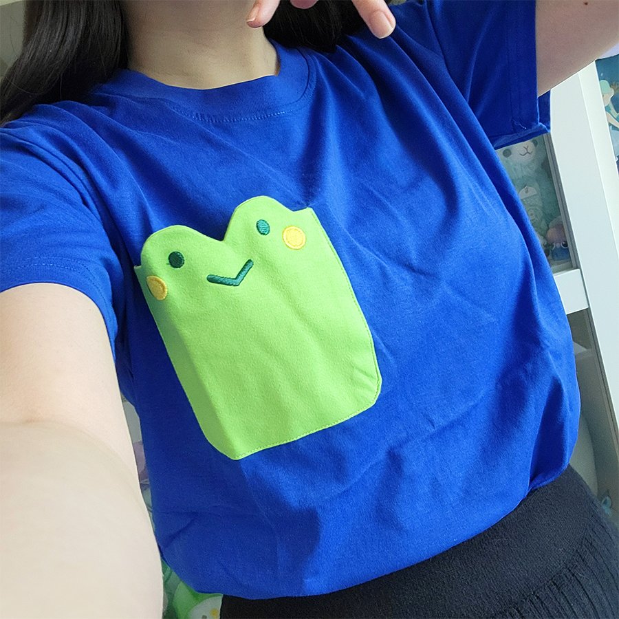 Giraffaloops's tweet photo. Frog pocket..Frocket https://t.co/6Bc2a9R7ig