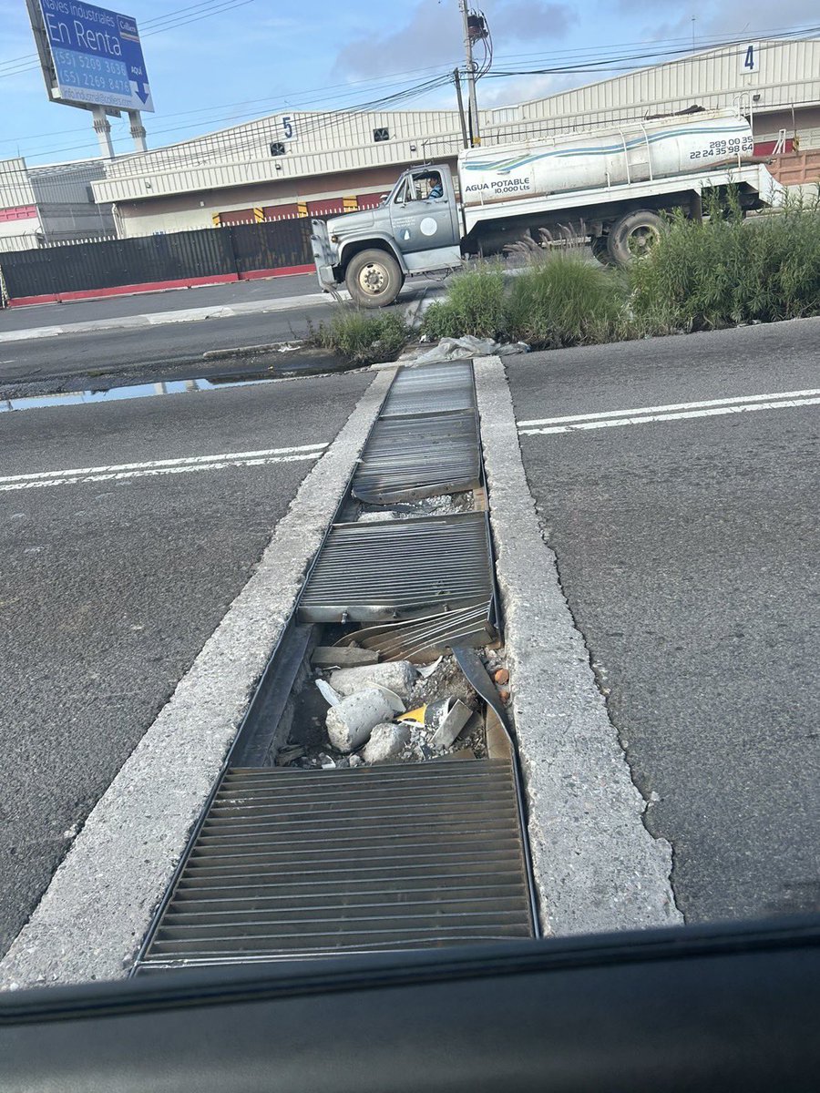 _wicho's tweet photo. @laredcincoradio @JCarlos_Valerio @CoronangoAyto @PueblaenLinea arreglaron la alcantarilla y solo duro menos de 1 semana https://t.co/c5FKLnQWg7 https://t.co/p4TsSup7vw