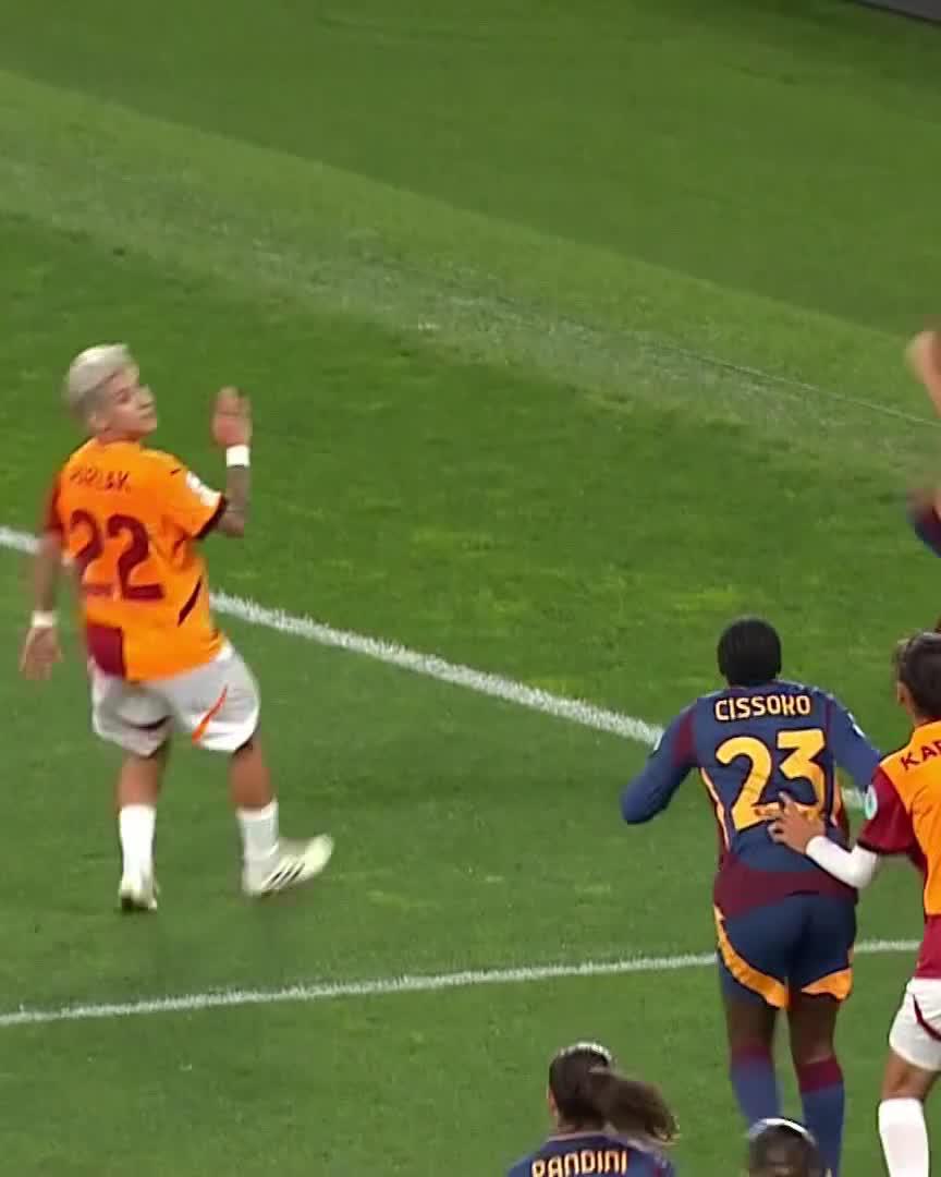 🤩 Marta Pandini with her first goal in Roma's jersey makes it 5-1 in Istanbul!Watch live for free on DAZN ▶️  #UWCL #UWCLonDAZN