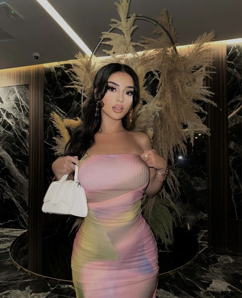 egaislamii's tweet photo. would you fly me out for our 1st date? 😚 https://t.co/Evi6ZVwOq8