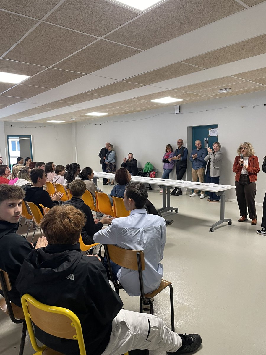 BrelVesoul's tweet photo. #DNB2024 #réussite
Avec 88% de réussite, la salle était comble pour saluer nos jeunes diplômés du diplôme national du brevet, du certificat de formation générale et du DELF …
Un grand bravo à tous ! Vous pouvez être fiers de vous …
@DSDEN70 @PhDestable @acbesancon https://t.co/8iPCxfWSaL