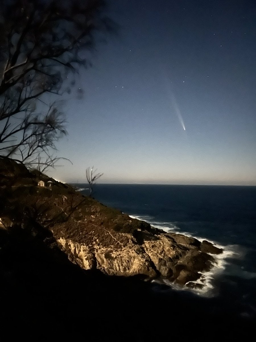nikolaydamyanov's tweet photo. C/2023 A3 (Tsuchinshan–ATLAS) taken with my phone from the beach of Nas on the Greek island of Ikaria on October 15 and 16, 2024 respectively. Conditions were quite good except for the high wind and rising moon. My best comet yet! #CometA3 #comet #ikaria #nlwx #nlastro https://t.co/GyoJRDUJqH