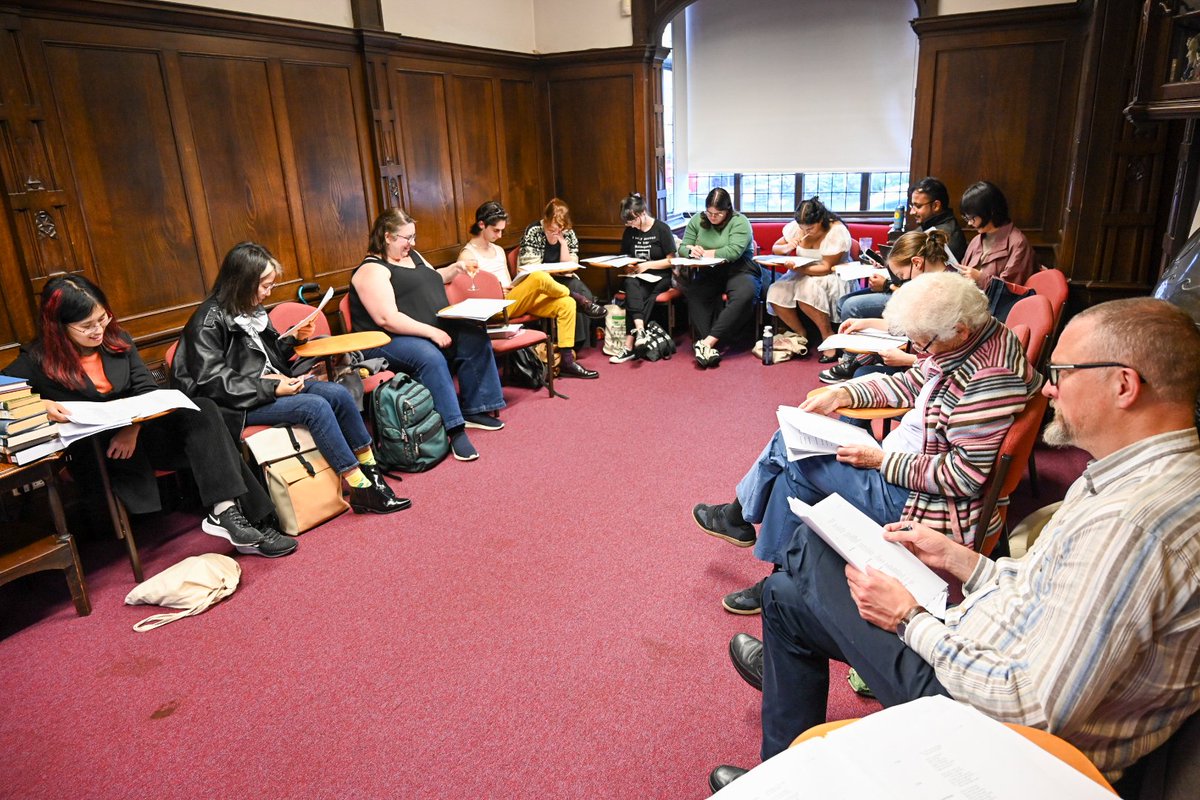 ShakesInstitute's tweet image. Play readings at the #Shakespeare Institute - what a beautiful and cosy thing to do as the days get shorter and colder! 📖 🍂 

This week we're going back to pre-Shakespeare, reading medieval drama: mystery and morality plays 🎭

Study here and join the fun!