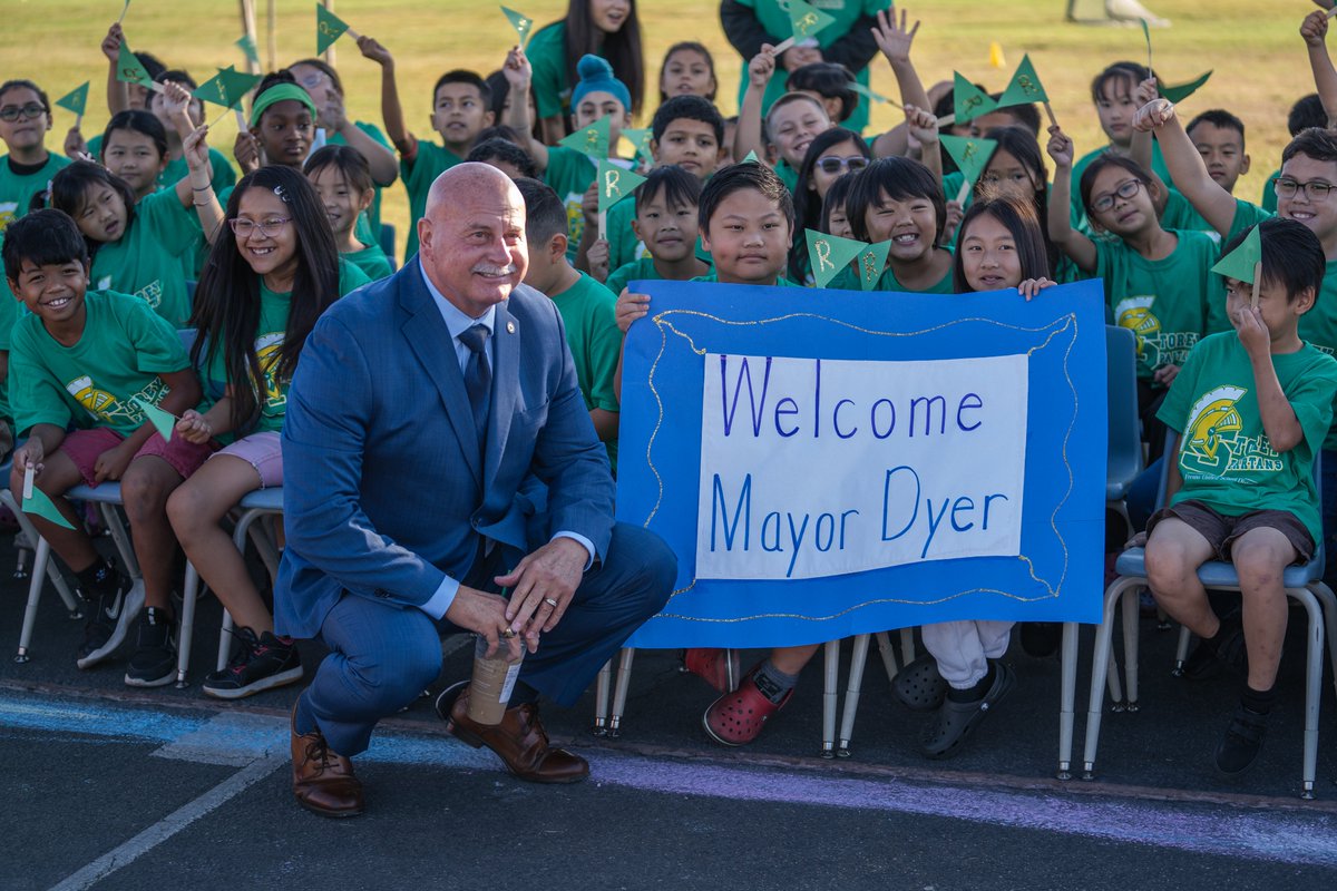 MayorJerryDyer's tweet photo. These students were so kind, courteous, and welcoming, and I'm confident they will accomplish anything they set their minds to. This was the best way to start my day and I didn't want it to end - thank you to the staff and students for having me! https://t.co/dtHLG05ANY