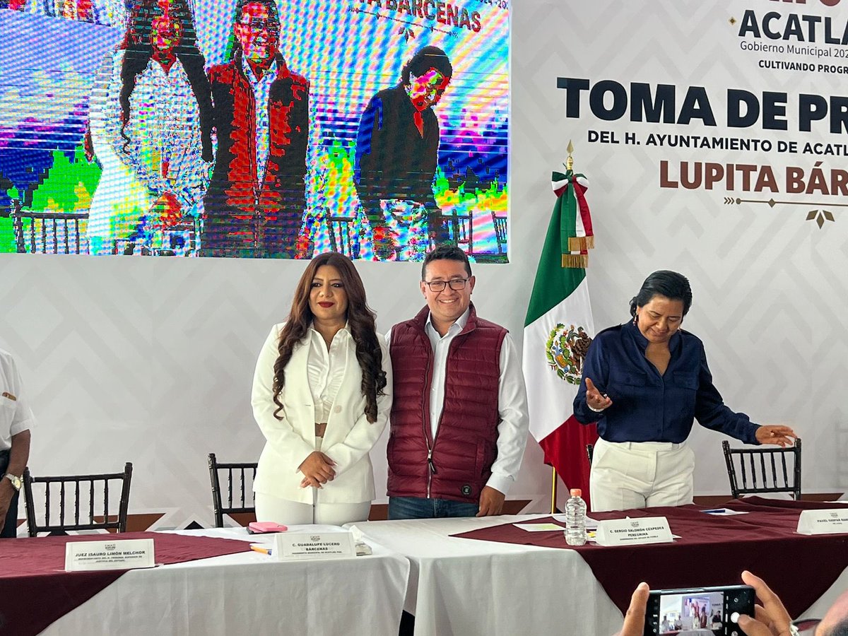 SoyPavelGaspar's tweet photo. 🎉 Felicito a Lupita Bárcenas, quien ha tomado protesta como Presidenta Municipal de #AcatlánDeOsorio. 

🎉 ¡Mucho éxito en esta nueva etapa!

#AcatlanDeOsorio #Diputado #PavelGaspar #Distrito23 #Congreso #Puebla #Recorrer https://t.co/YOkteLJ1KP