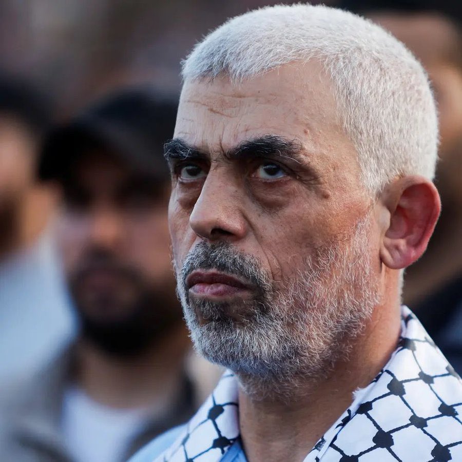 لا يفرح بموت المجاهدين وأهل الثغور إلا المنافقون والسفلة ومنكوسو الفطرة.

جعابات وبندقية وفي الصفوف الأمامية يقاتل أعداء الله في سبيل الله ولم يكن في الأنفاق يا سفلة.

#يحيى_السنوار