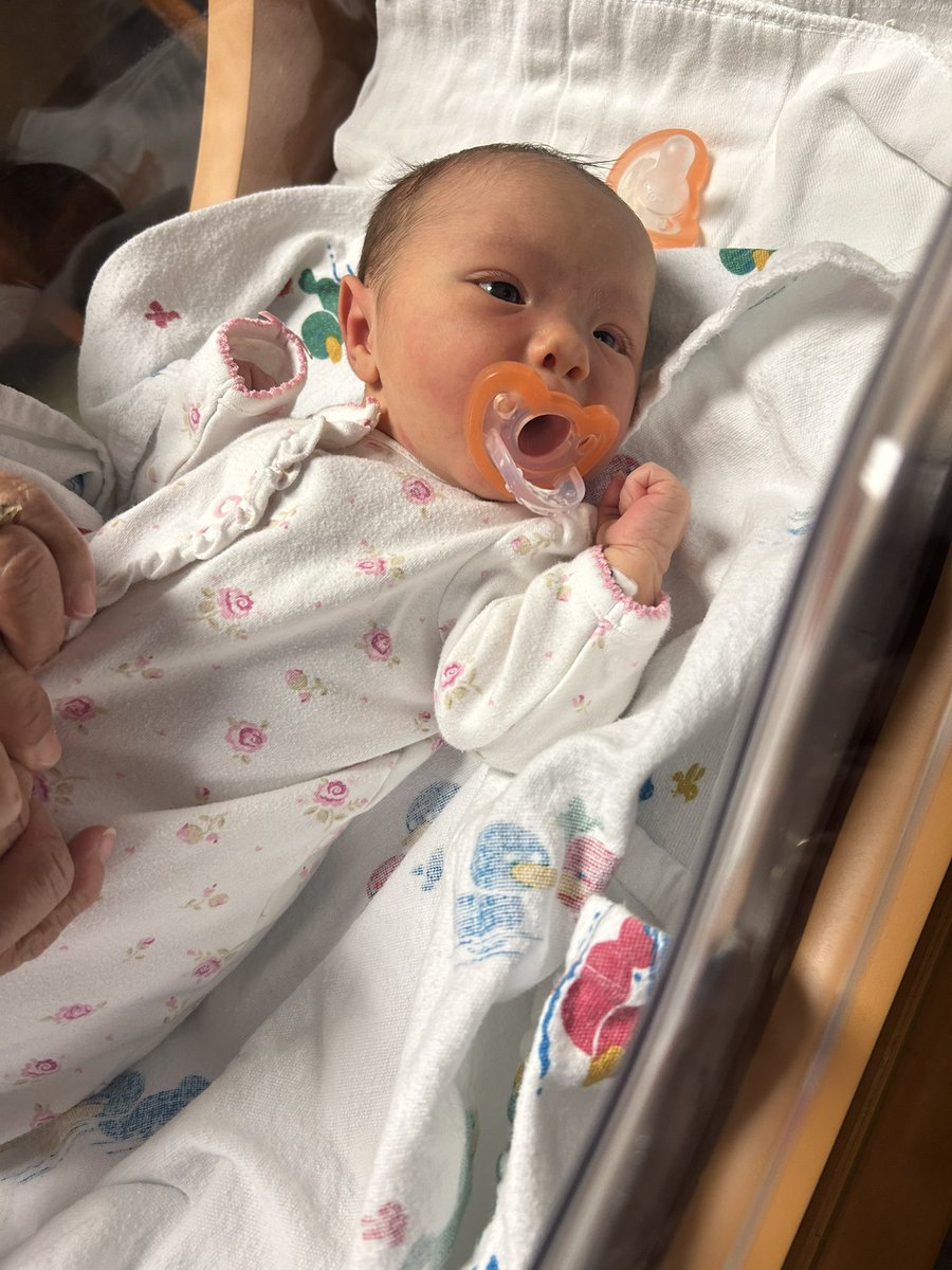 AronSparrow's tweet photo. Ohhhh #baby life is good. We’re all home and doing great. https://t.co/meA4UGs9ii