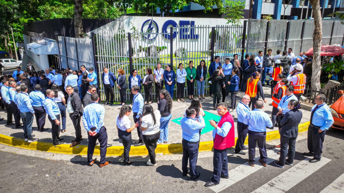CEL_ElSalvador's tweet photo. Hoy participamos en el Simulacro Nacional de Evacuación ante Terremotos 2024, coordinado por @PROCIVILSV. 

Como institución que garantiza la generación de energía para todos los salvadoreños, debemos estar preparados ante movimientos telúricos inesperados. 🚨 https://t.co/JaSUmumjjO