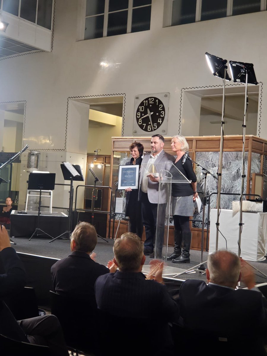 Die Preisträger:innen des Paul Weis-Preises 2024: 
- Lukas Gahleitner- Gerz  <a href="/LukasGahleitner/">Lukas Gahleitner-Gertz</a> (Kategorie: Einsatz in Österreich) 
- Hungarian Helsinki Committee <a href="/hhc_helsinki/">Hungarian Helsinki Committee</a> (Kategorie: Internationaler Engagement) 
- Mihail Sirkeli (Kategorie: Journalismus) <a href="/mihailsirkeli/">Mihail Sirkeli</a>