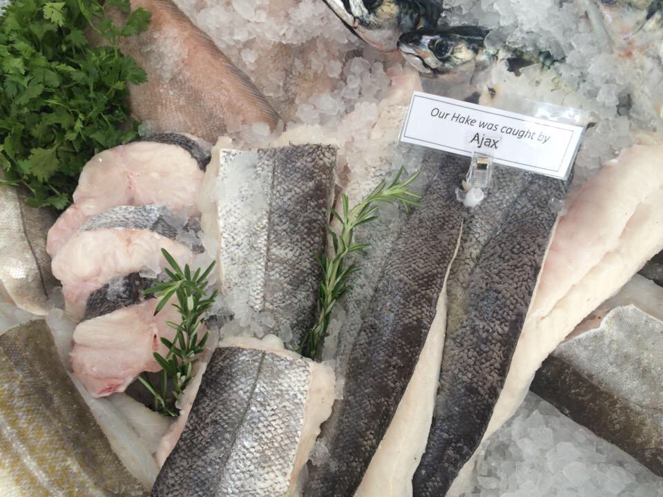 NewlynFishing's tweet photo. Adding to the Quality of 🐟 our Shoreline (punts) fleet produce, &amp; the #inshore fleets #DayFresh Mixture of Prime continually on offer, as with Offshore #GillNetter ‘Ygraine’ at MarketSide landing 100bxs of mainly #sustainable @MSCintheUK #CornishHAKE #YourLocalFishmonger https://t.co/lPWhe2X30g