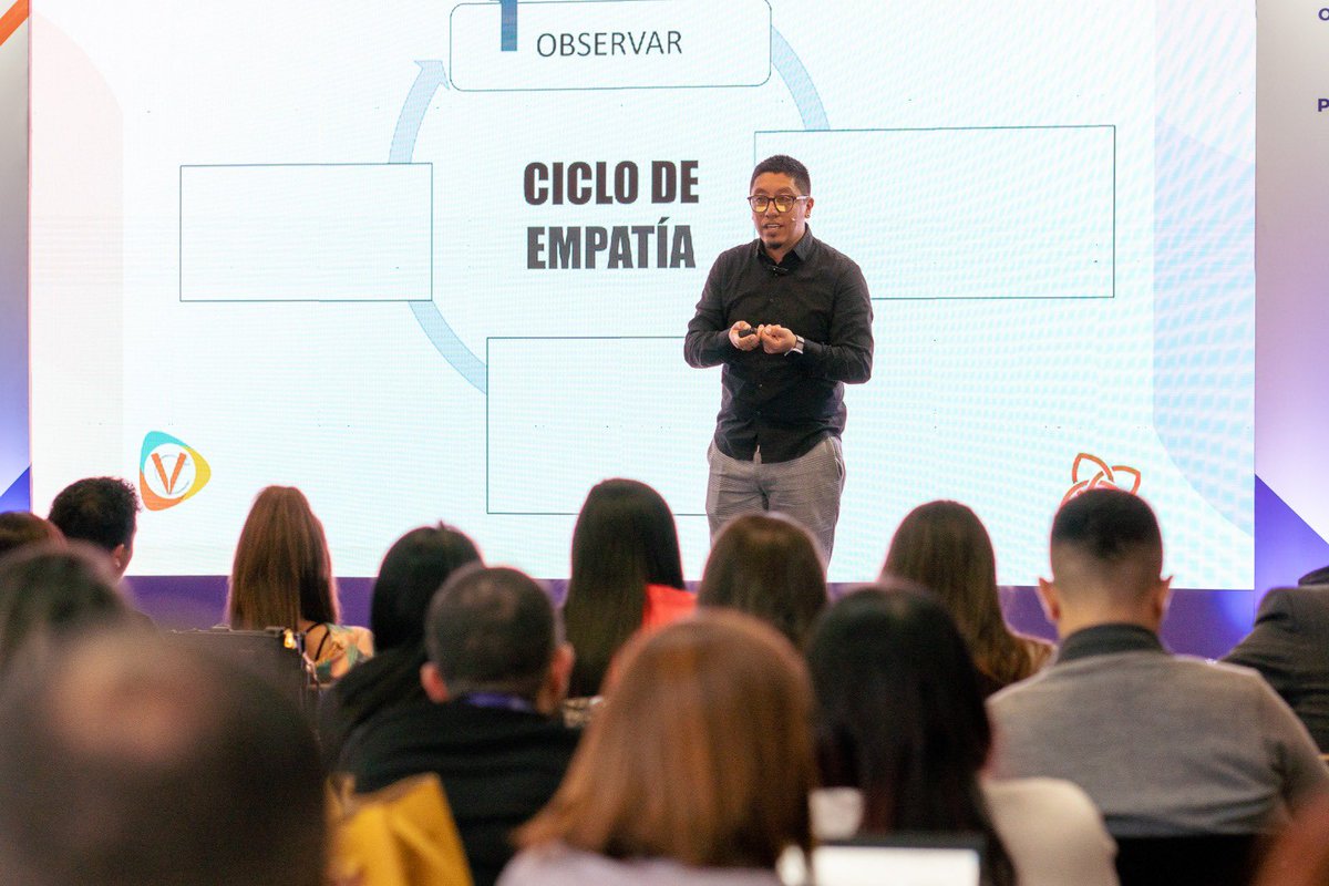 <a href="/CESA_edu/">CESA</a> @MullenLoweGroup <a href="/AgenciaSmartPR/">SmartPR</a> <a href="/BancodeBogota/">Banco de Bogotá</a> <a href="/JuanFGiraldo/">Juan Fernando Giraldo</a> <a href="/buho_media/">buho ™</a> Terminamos la jornada de la mañana con <a href="/carloscalvachem/">CARLOS CALVACHE MORA</a>, CEO de Vocology Center y su ponencia "Metacomunicación para la humanización de los servicios".

"Un cliente puede olvidar lo que compró, pero jamás olvidará cómo lo hicimos sentir".

"La transparencia de una marca se