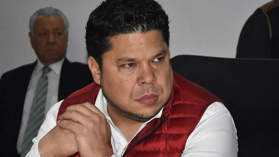 #INDIGNANTE | ❌ Gabriel <a href="/Biestro/">Gabriel Biestro</a> le quita la oficina en planta baja a la regidora discapacitada de MC, María Esther Ortiz Pérez. A pesar de su discapacidad motriz que le dificulta utilizar escaleras, la quieren ubicar en el tercer piso, ignorando sus peticiones. ¿Hasta dónde