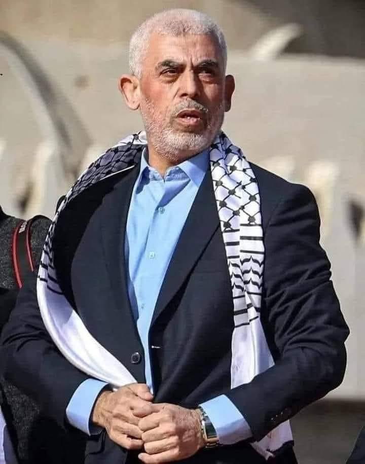 طبت حيا و ميتا يا ابا ابراهيم

عشت مجاهداً و مت شهيداً 

و كتبت بيمينك السطر الاخير 

من قصة النهاية لدويلة الاحتلال  

" سيُهزم الجمع و يولون الدبر "

 #يحيى_السنوار