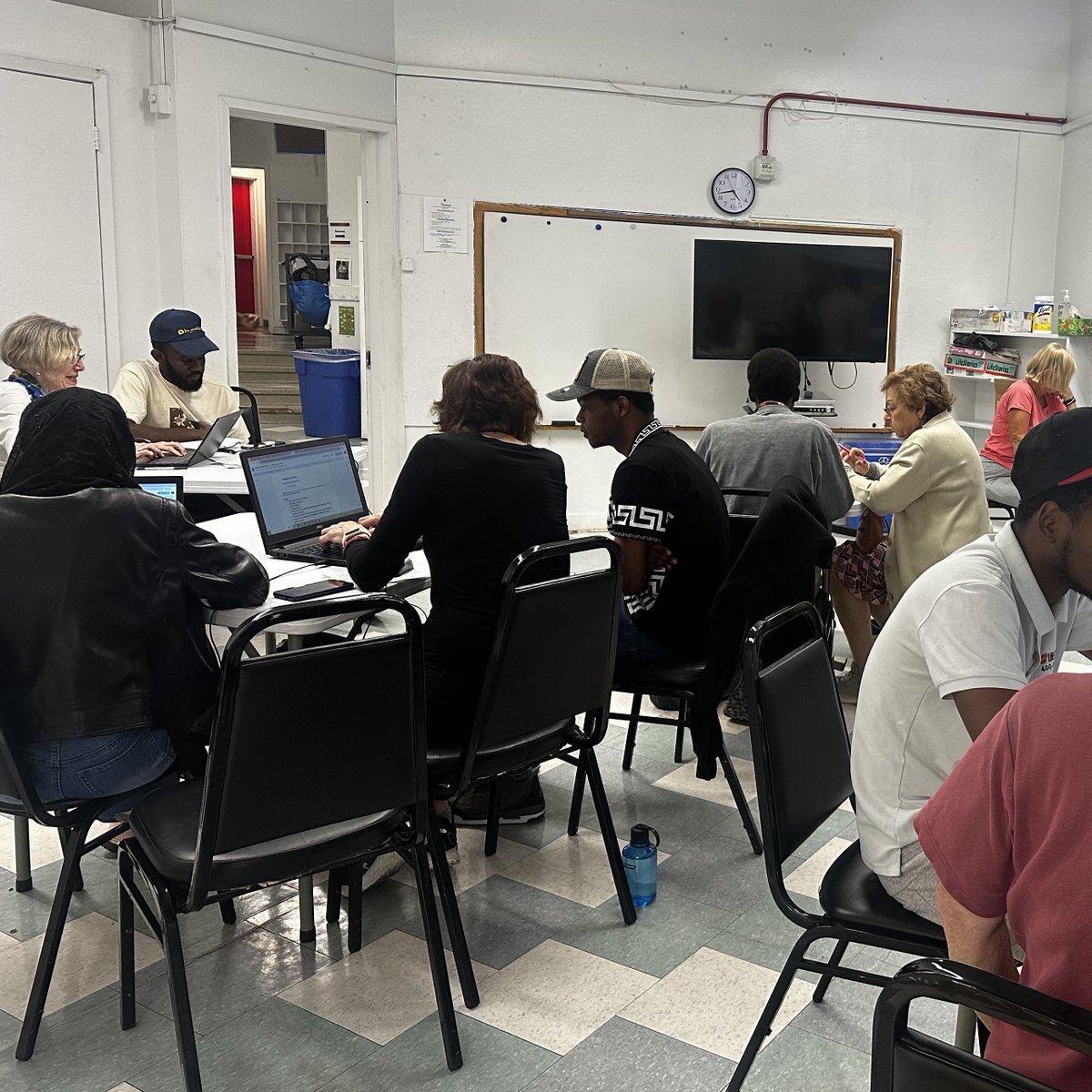 Our dedicated volunteers help participants refine their resumes! At Riverside, we believe that workforce development plays a key role in setting up our community members for success.