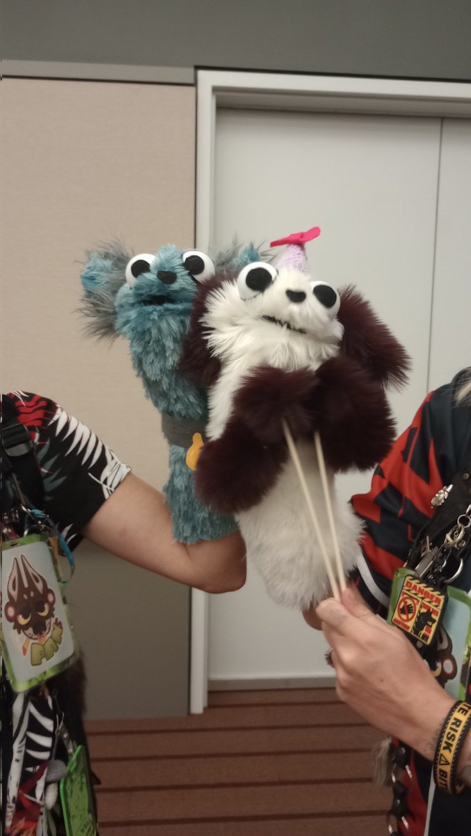 FurryPuppetry's tweet image. Will you be at @FurFest ? Join us for TWO incredible fabrication workshops! For our beginners we'll have a Rod Puppet Workshop, and for our advanced crafters we're offering a Hand and Rod Workshop where you get to build a SNOOF! WITH ARMS! (pattern courtesy of @AdamKreutinger)