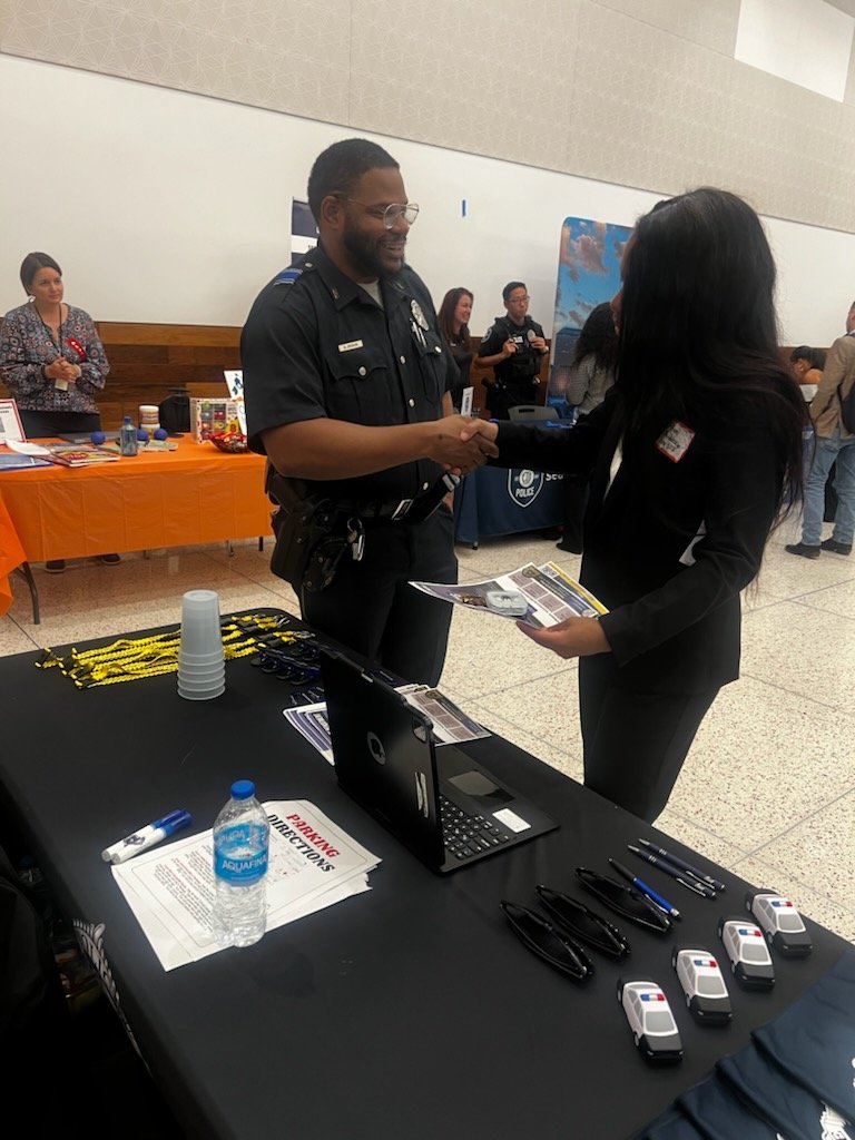 DPDRecruiting's tweet image. The Dallas Police Department will be making a special appearance at Lamar University! Stop by the Richard W. Setzer Student Center (4405 Jimmy Simmons Blvd) from 12 PM to 3PM

Contact a recruiter today at 214-671-4409 or apply at Dallaspolice.net/join-dpp #wearehiring #joindpd